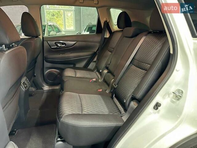 Белый Ниссан Rogue, объемом двигателя 2.5 л и пробегом 103 тыс. км за 16999 $, фото 17 на Automoto.ua