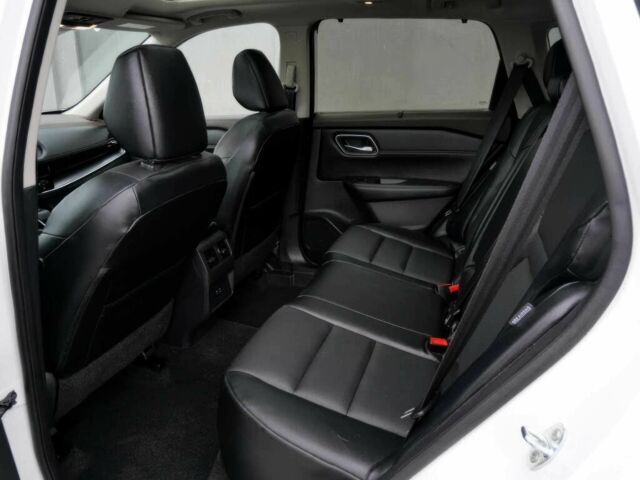 Белый Ниссан Rogue, объемом двигателя 2.5 л и пробегом 14 тыс. км за 12000 $, фото 13 на Automoto.ua