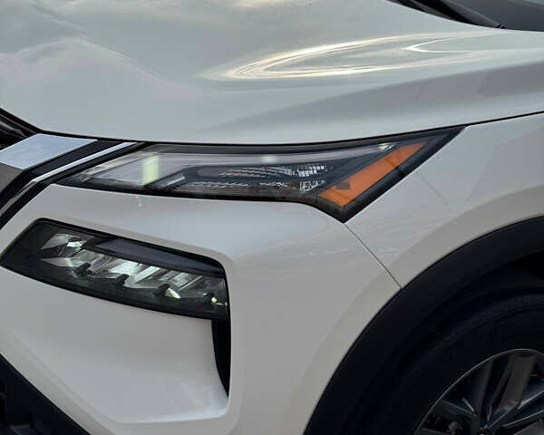 Белый Ниссан Rogue, объемом двигателя 2.5 л и пробегом 85 тыс. км за 20500 $, фото 6 на Automoto.ua