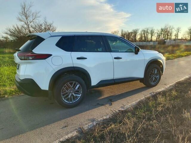 Белый Ниссан Rogue, объемом двигателя 2.49 л и пробегом 158 тыс. км за 18900 $, фото 3 на Automoto.ua