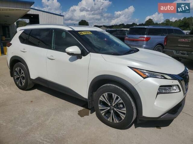 Белый Ниссан Rogue, объемом двигателя 2.49 л и пробегом 189 тыс. км за 5500 $, фото 3 на Automoto.ua