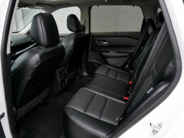 Белый Ниссан Rogue, объемом двигателя 2.5 л и пробегом 13 тыс. км за 9800 $, фото 8 на Automoto.ua