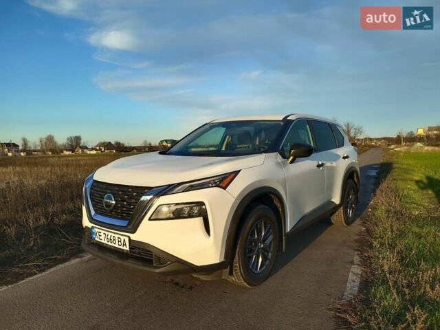 Белый Ниссан Rogue, объемом двигателя 2.49 л и пробегом 158 тыс. км за 18900 $, фото 1 на Automoto.ua
