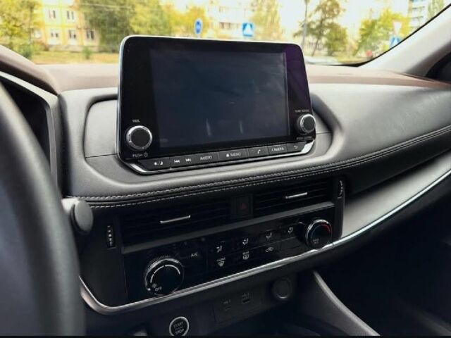 Белый Ниссан Rogue, объемом двигателя 2.5 л и пробегом 155 тыс. км за 19200 $, фото 9 на Automoto.ua