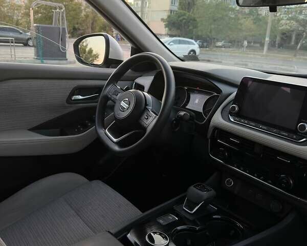 Белый Ниссан Rogue, объемом двигателя 2.5 л и пробегом 70 тыс. км за 22999 $, фото 2 на Automoto.ua