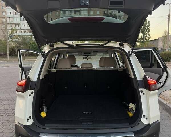 Белый Ниссан Rogue, объемом двигателя 2.5 л и пробегом 70 тыс. км за 22999 $, фото 7 на Automoto.ua