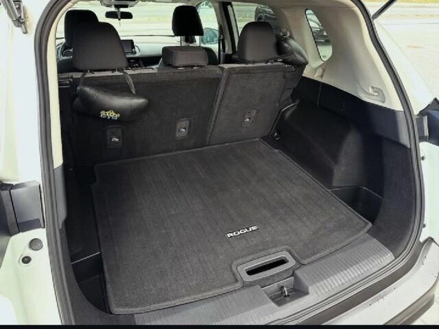 Белый Ниссан Rogue, объемом двигателя 2.5 л и пробегом 155 тыс. км за 19200 $, фото 19 на Automoto.ua