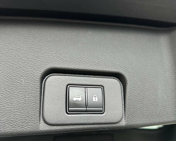 Белый Ниссан Rogue, объемом двигателя 1.5 л и пробегом 56 тыс. км за 23500 $, фото 30 на Automoto.ua