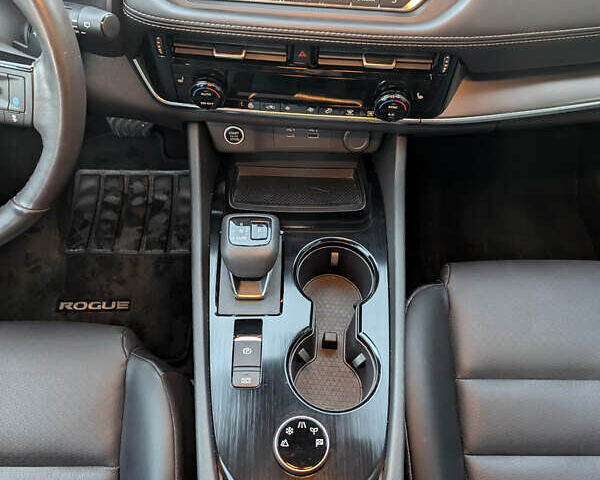 Білий Ніссан Rogue, об'ємом двигуна 1.5 л та пробігом 44 тис. км за 21500 $, фото 11 на Automoto.ua