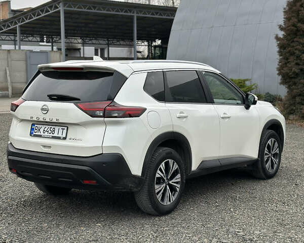 Белый Ниссан Rogue, объемом двигателя 1.5 л и пробегом 56 тыс. км за 23500 $, фото 3 на Automoto.ua