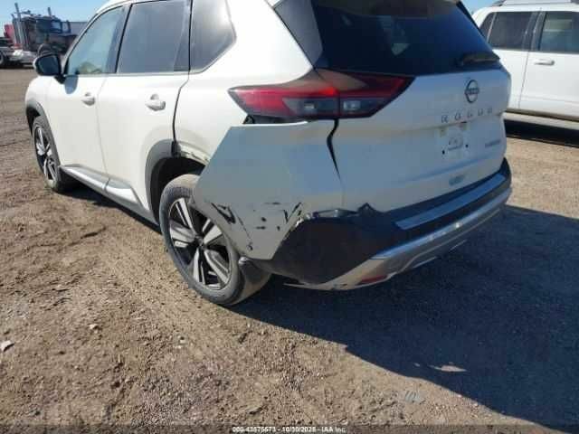 Белый Ниссан Rogue, объемом двигателя 1.5 л и пробегом 80 тыс. км за 16000 $, фото 19 на Automoto.ua