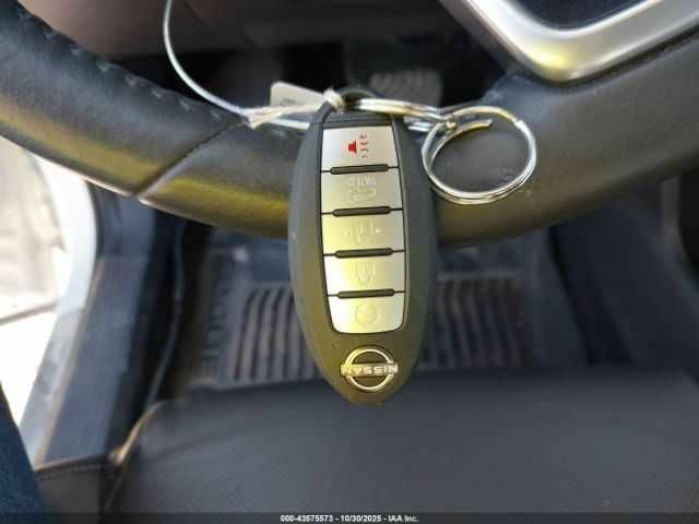 Белый Ниссан Rogue, объемом двигателя 1.5 л и пробегом 80 тыс. км за 16000 $, фото 10 на Automoto.ua