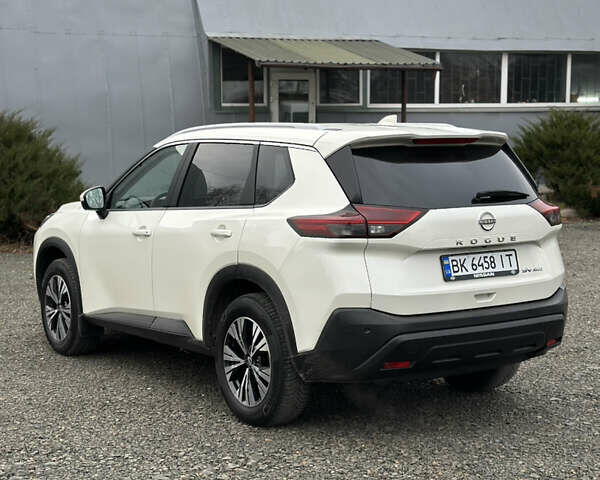 Белый Ниссан Rogue, объемом двигателя 1.5 л и пробегом 56 тыс. км за 23500 $, фото 5 на Automoto.ua