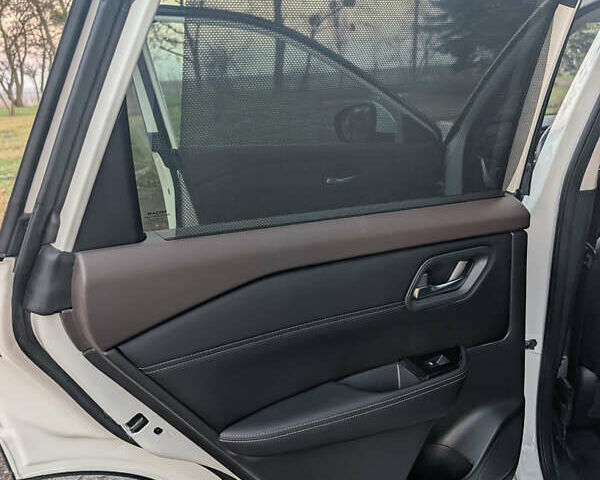 Білий Ніссан Rogue, об'ємом двигуна 1.5 л та пробігом 44 тис. км за 21500 $, фото 15 на Automoto.ua