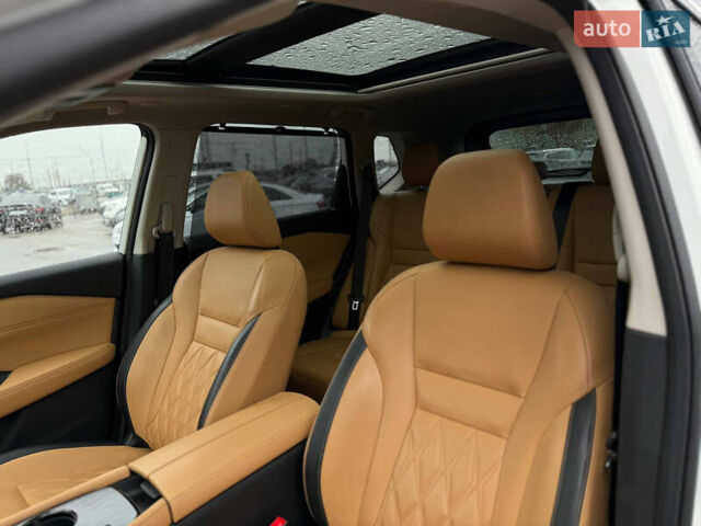 Білий Ніссан Rogue, об'ємом двигуна 1.5 л та пробігом 93 тис. км за 28500 $, фото 7 на Automoto.ua