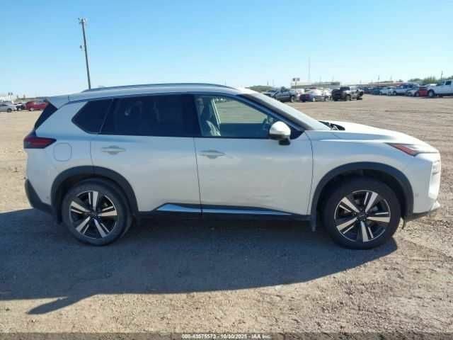 Белый Ниссан Rogue, объемом двигателя 1.5 л и пробегом 80 тыс. км за 16000 $, фото 12 на Automoto.ua