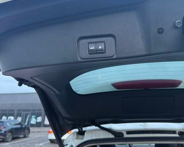 Белый Ниссан Rogue, объемом двигателя 0 л и пробегом 35 тыс. км за 24800 $, фото 16 на Automoto.ua