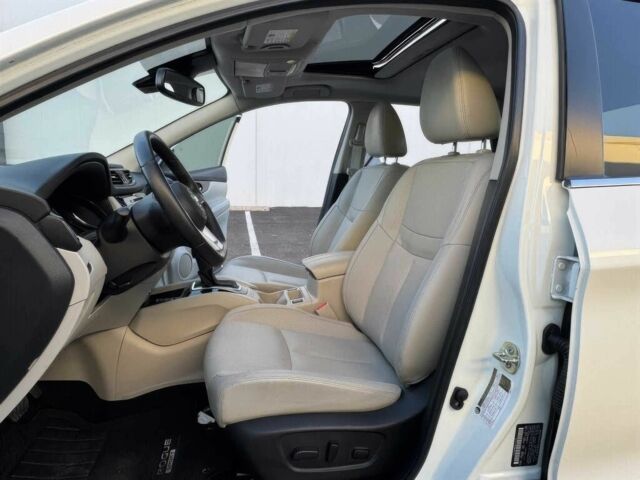 Белый Ниссан Rogue, объемом двигателя 2 л и пробегом 38 тыс. км за 12100 $, фото 9 на Automoto.ua