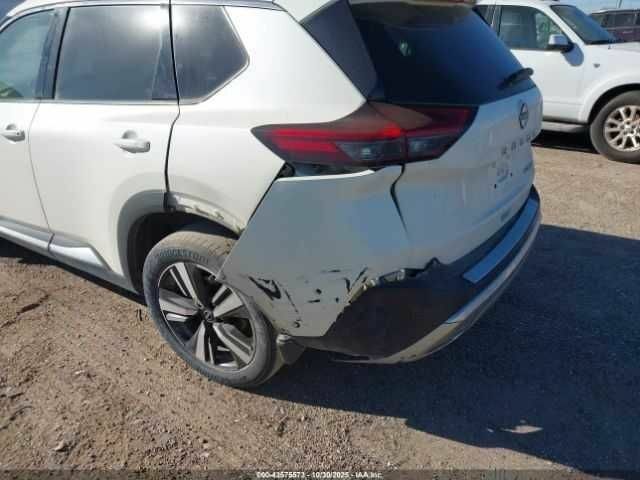 Белый Ниссан Rogue, объемом двигателя 1.5 л и пробегом 80 тыс. км за 16000 $, фото 5 на Automoto.ua