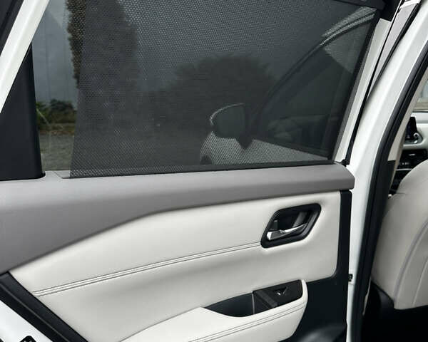 Белый Ниссан Rogue, объемом двигателя 1.5 л и пробегом 56 тыс. км за 23500 $, фото 16 на Automoto.ua