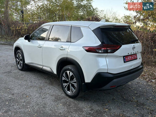 Белый Ниссан Rogue, объемом двигателя 1.5 л и пробегом 36 тыс. км за 20500 $, фото 5 на Automoto.ua