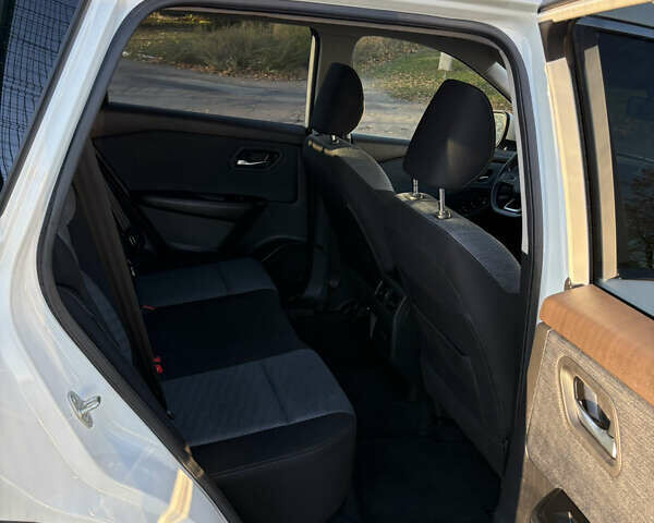 Белый Ниссан Rogue, объемом двигателя 1.5 л и пробегом 36 тыс. км за 20500 $, фото 10 на Automoto.ua