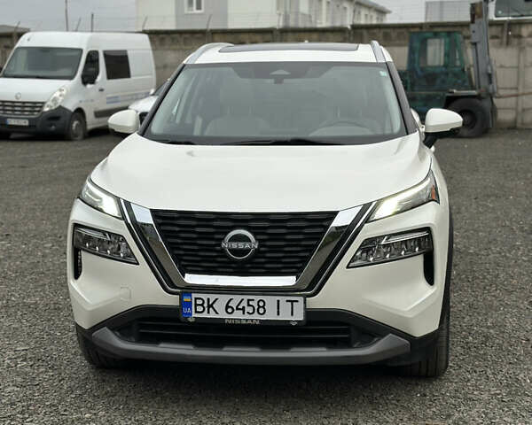 Белый Ниссан Rogue, объемом двигателя 1.5 л и пробегом 56 тыс. км за 23500 $, фото 1 на Automoto.ua