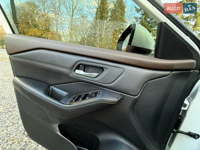 Белый Ниссан Rogue, объемом двигателя 1.5 л и пробегом 39 тыс. км за 21999 $, фото 79 на Automoto.ua