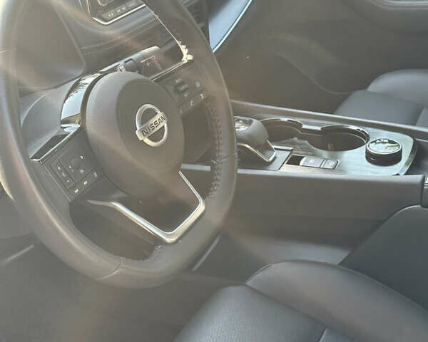 Белый Ниссан Rogue, объемом двигателя 1.5 л и пробегом 8 тыс. км за 27500 $, фото 5 на Automoto.ua