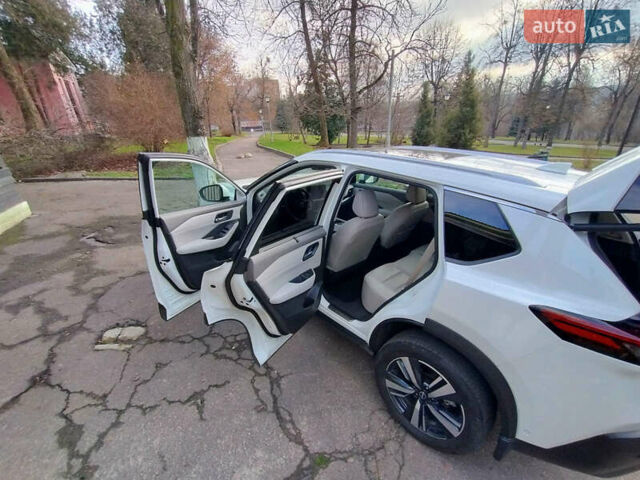 Білий Ніссан Rogue, об'ємом двигуна 1.5 л та пробігом 33 тис. км за 23800 $, фото 10 на Automoto.ua