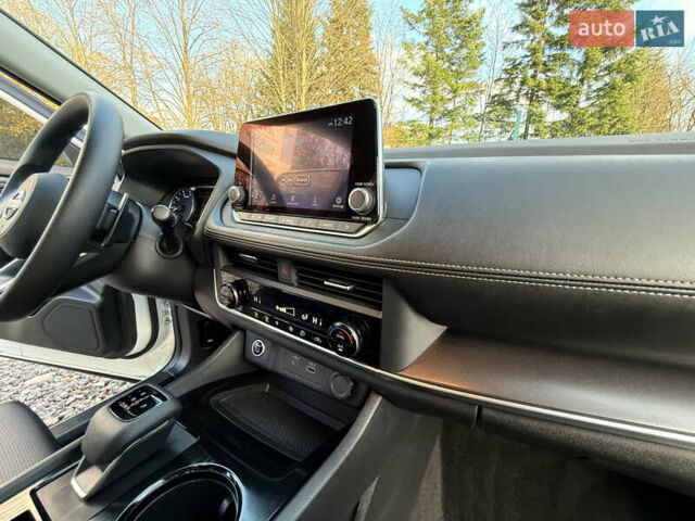 Белый Ниссан Rogue, объемом двигателя 1.5 л и пробегом 39 тыс. км за 21999 $, фото 48 на Automoto.ua