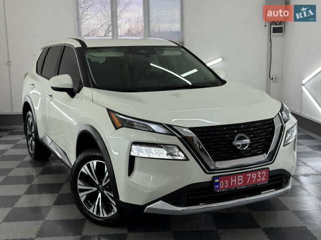 Белый Ниссан Rogue, объемом двигателя 1.5 л и пробегом 39 тыс. км за 21999 $, фото 1 на Automoto.ua