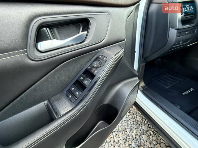 Белый Ниссан Rogue, объемом двигателя 1.5 л и пробегом 39 тыс. км за 21999 $, фото 61 на Automoto.ua