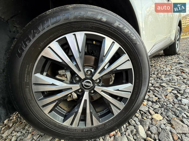 Белый Ниссан Rogue, объемом двигателя 1.5 л и пробегом 39 тыс. км за 21999 $, фото 100 на Automoto.ua