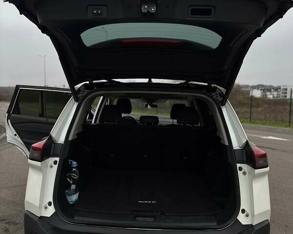 Белый Ниссан Rogue, объемом двигателя 1.5 л и пробегом 71 тыс. км за 25000 $, фото 11 на Automoto.ua