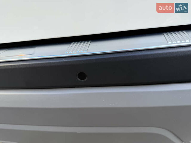 Белый Ниссан Rogue, объемом двигателя 1.5 л и пробегом 39 тыс. км за 21999 $, фото 95 на Automoto.ua