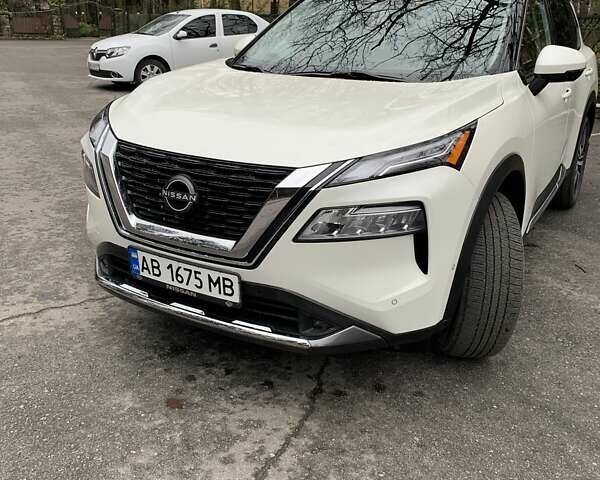 Белый Ниссан Rogue, объемом двигателя 1.5 л и пробегом 11 тыс. км за 27200 $, фото 1 на Automoto.ua