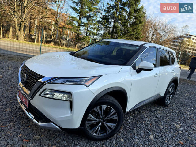 Белый Ниссан Rogue, объемом двигателя 1.5 л и пробегом 39 тыс. км за 21999 $, фото 2 на Automoto.ua