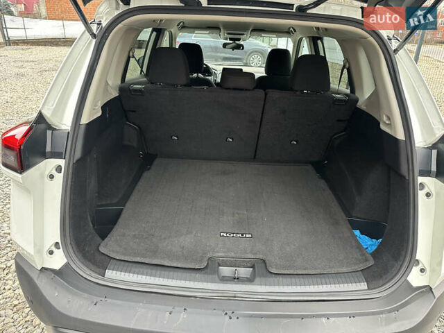 Білий Ніссан Rogue, об'ємом двигуна 1.5 л та пробігом 92 тис. км за 18900 $, фото 18 на Automoto.ua