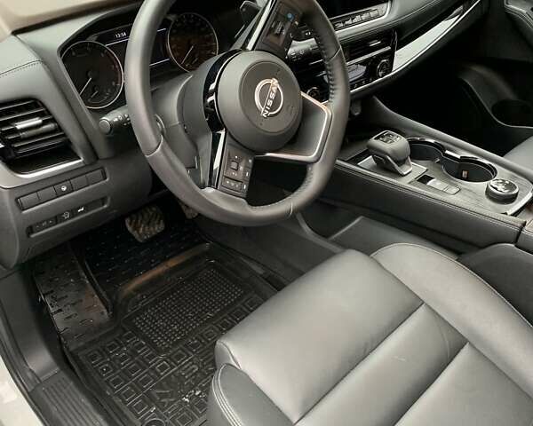 Белый Ниссан Rogue, объемом двигателя 1.5 л и пробегом 11 тыс. км за 27200 $, фото 3 на Automoto.ua