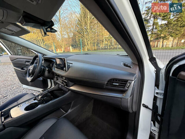 Белый Ниссан Rogue, объемом двигателя 1.5 л и пробегом 39 тыс. км за 21999 $, фото 42 на Automoto.ua