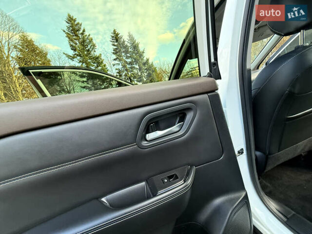 Белый Ниссан Rogue, объемом двигателя 1.5 л и пробегом 39 тыс. км за 21999 $, фото 59 на Automoto.ua