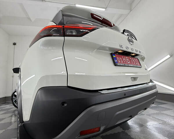 Белый Ниссан Rogue, объемом двигателя 1.5 л и пробегом 39 тыс. км за 21999 $, фото 106 на Automoto.ua