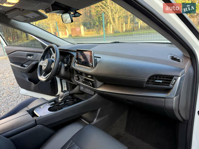 Белый Ниссан Rogue, объемом двигателя 1.5 л и пробегом 39 тыс. км за 21999 $, фото 29 на Automoto.ua