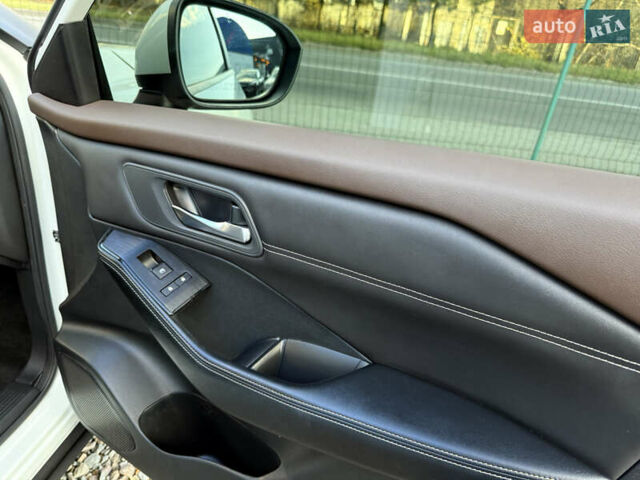 Белый Ниссан Rogue, объемом двигателя 1.5 л и пробегом 39 тыс. км за 21999 $, фото 30 на Automoto.ua