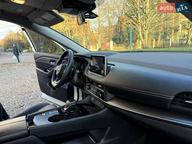 Белый Ниссан Rogue, объемом двигателя 1.5 л и пробегом 39 тыс. км за 21999 $, фото 28 на Automoto.ua