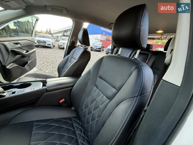 Белый Ниссан Rogue, объемом двигателя 1.5 л и пробегом 39 тыс. км за 21999 $, фото 70 на Automoto.ua