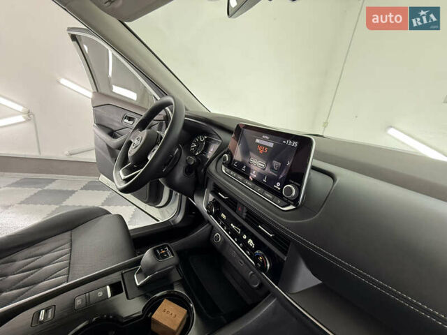 Белый Ниссан Rogue, объемом двигателя 1.5 л и пробегом 39 тыс. км за 21999 $, фото 58 на Automoto.ua