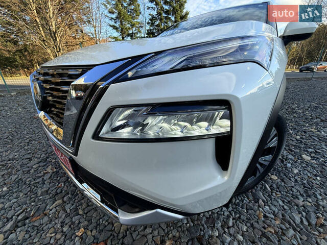 Белый Ниссан Rogue, объемом двигателя 1.5 л и пробегом 39 тыс. км за 21999 $, фото 3 на Automoto.ua