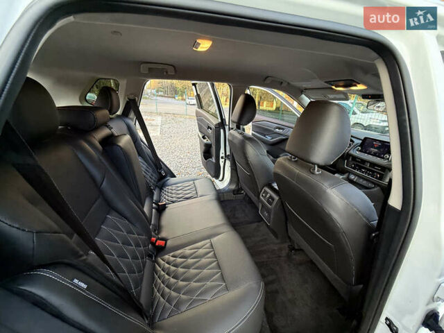 Белый Ниссан Rogue, объемом двигателя 1.5 л и пробегом 39 тыс. км за 21999 $, фото 45 на Automoto.ua